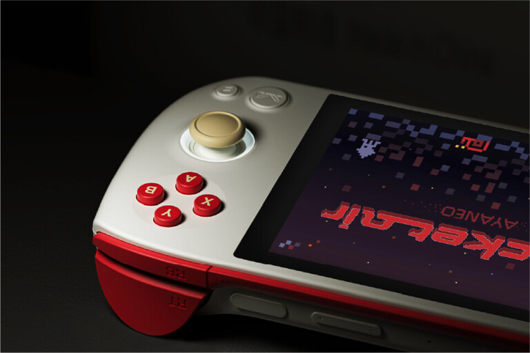 折りたたみ携帯ゲーム機「Retroid Pocket Flip」予約受付開始